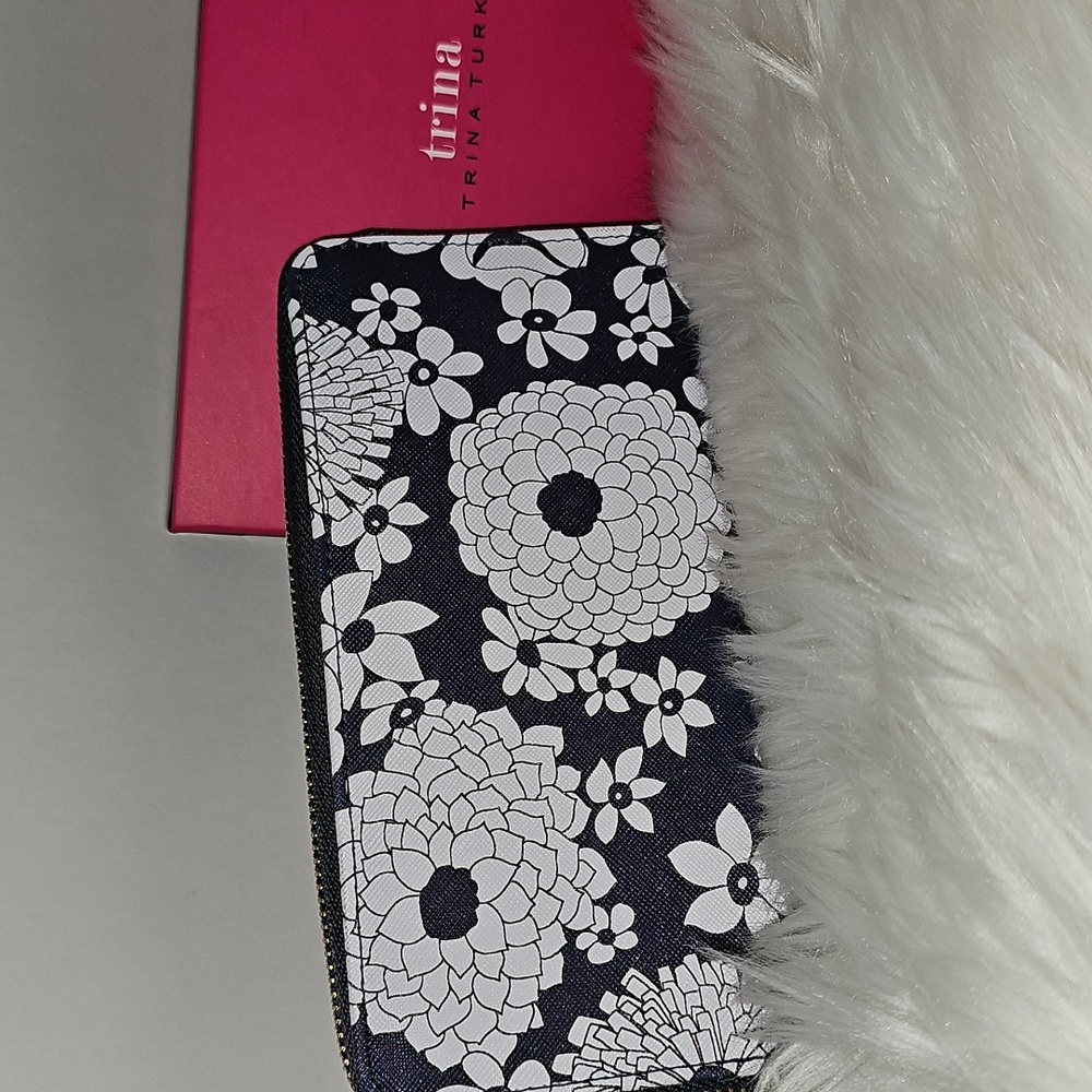 Trina Turk Blue and White Floral Full Zip Around Wallet - Picture 8 of 10